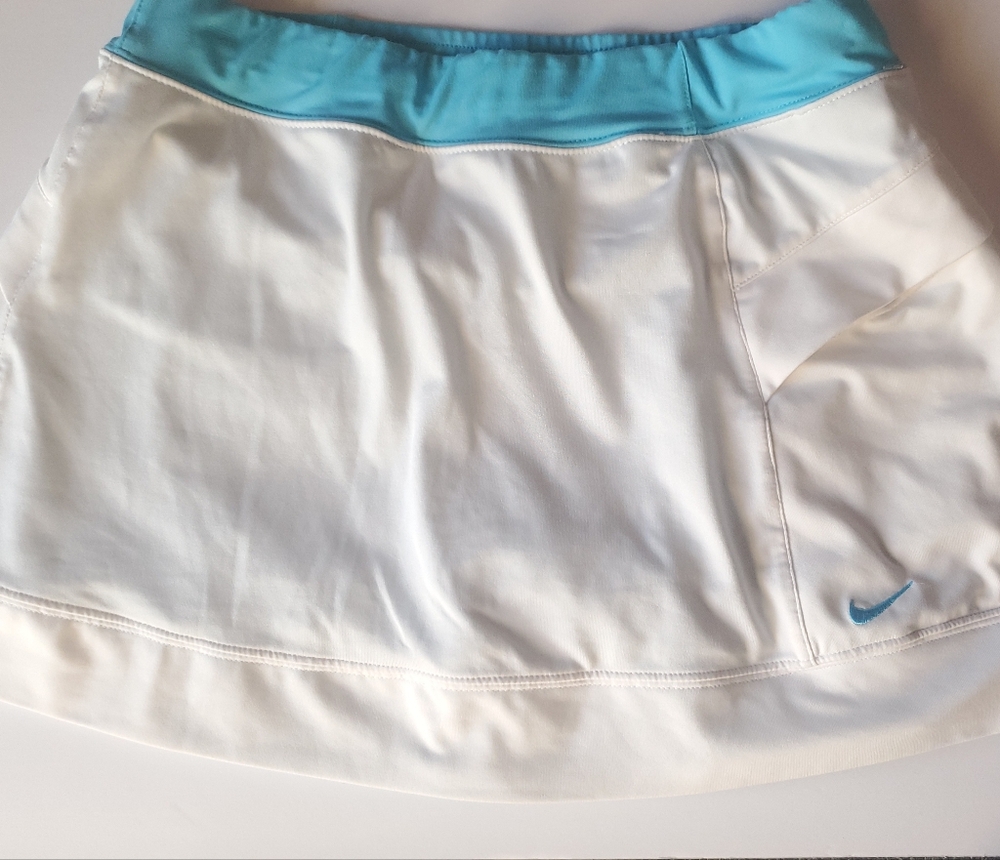 Nike Women's Skirt - White and Light Blue